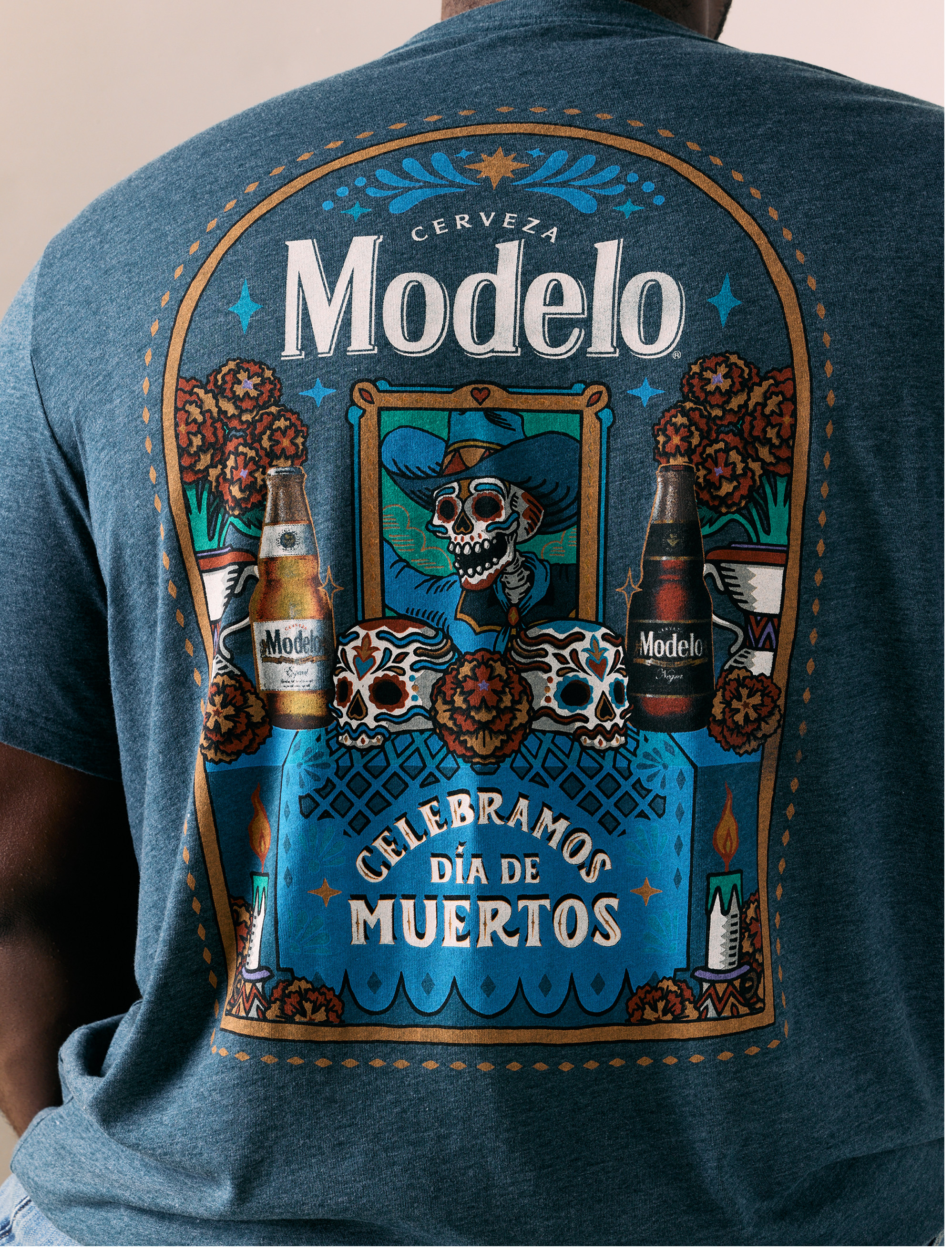 Modelo Graphic Tee